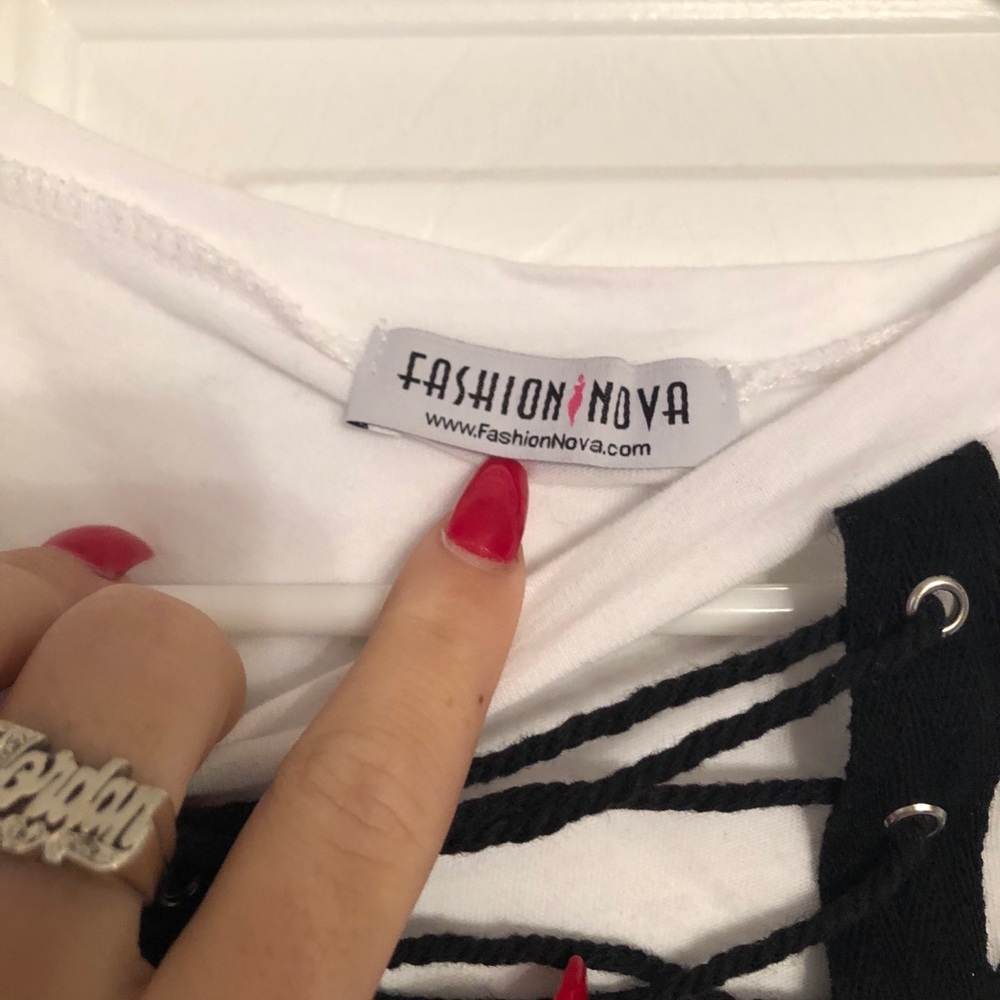 Fashion Nova Cropped Tee - Picture 2 of 2